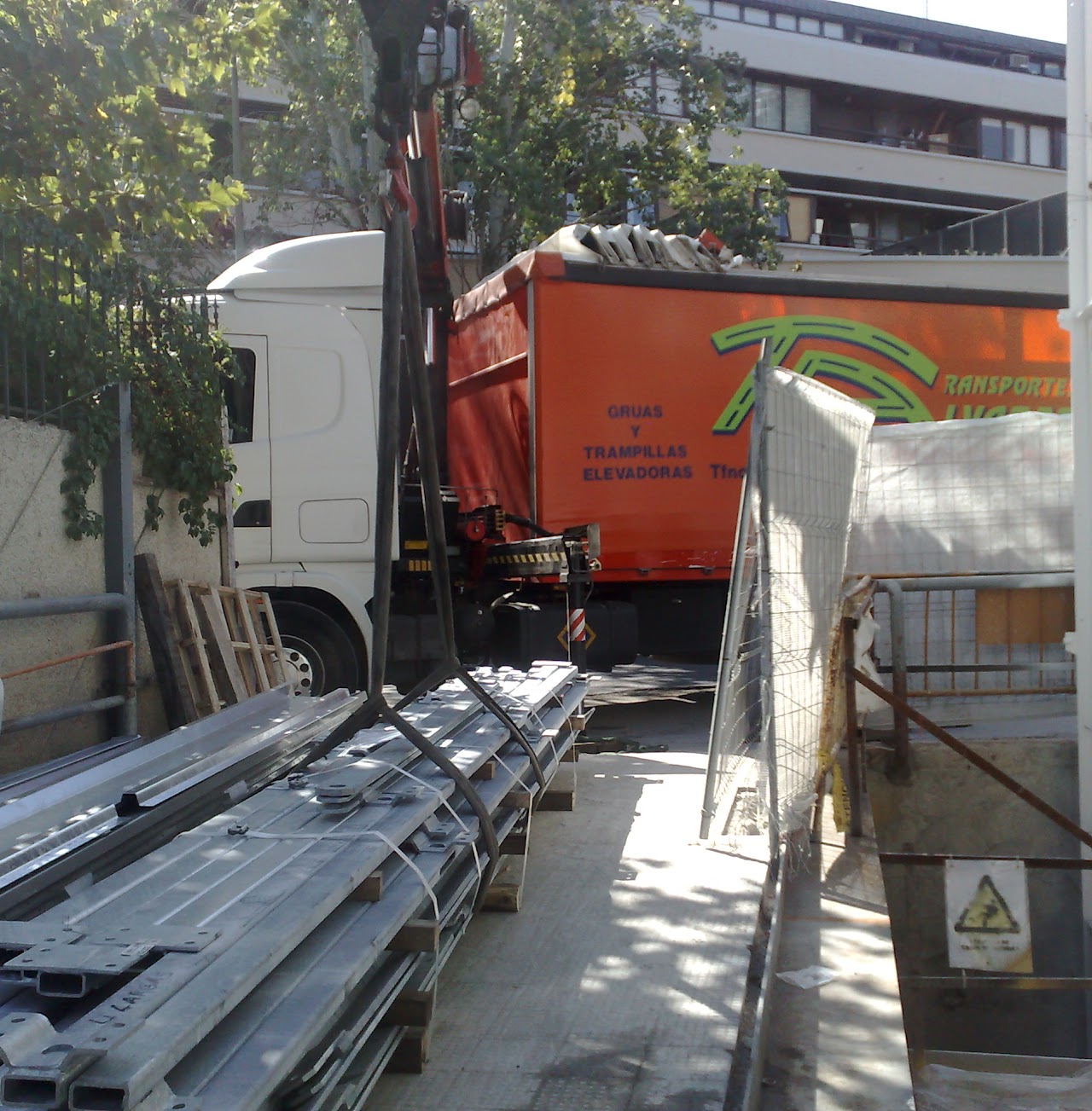 Transportes y gruas Fernando Alvarez trabajos ascensores